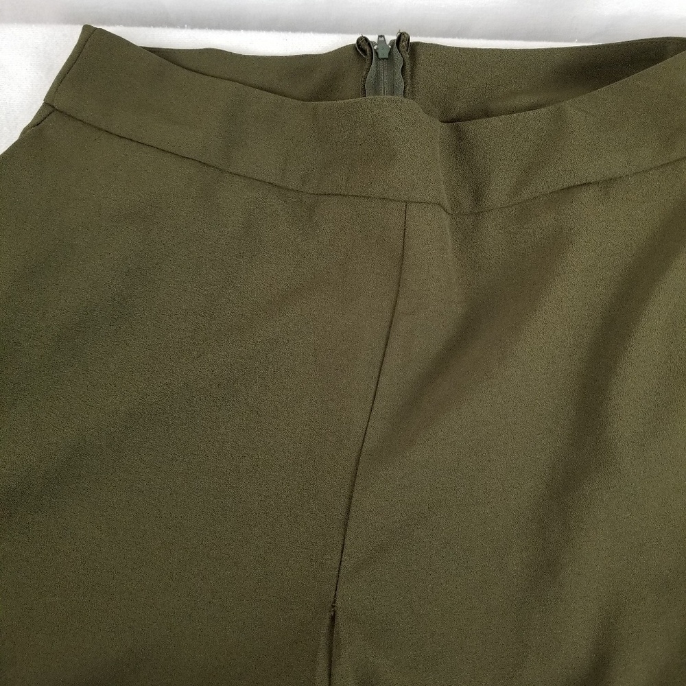 Charlotte Russe size M green dress pants